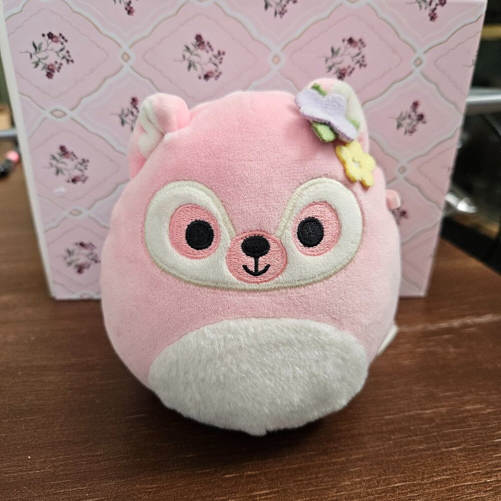 Squishmallows Ditty The Lemur With Flower Pin 5" Pink Plush